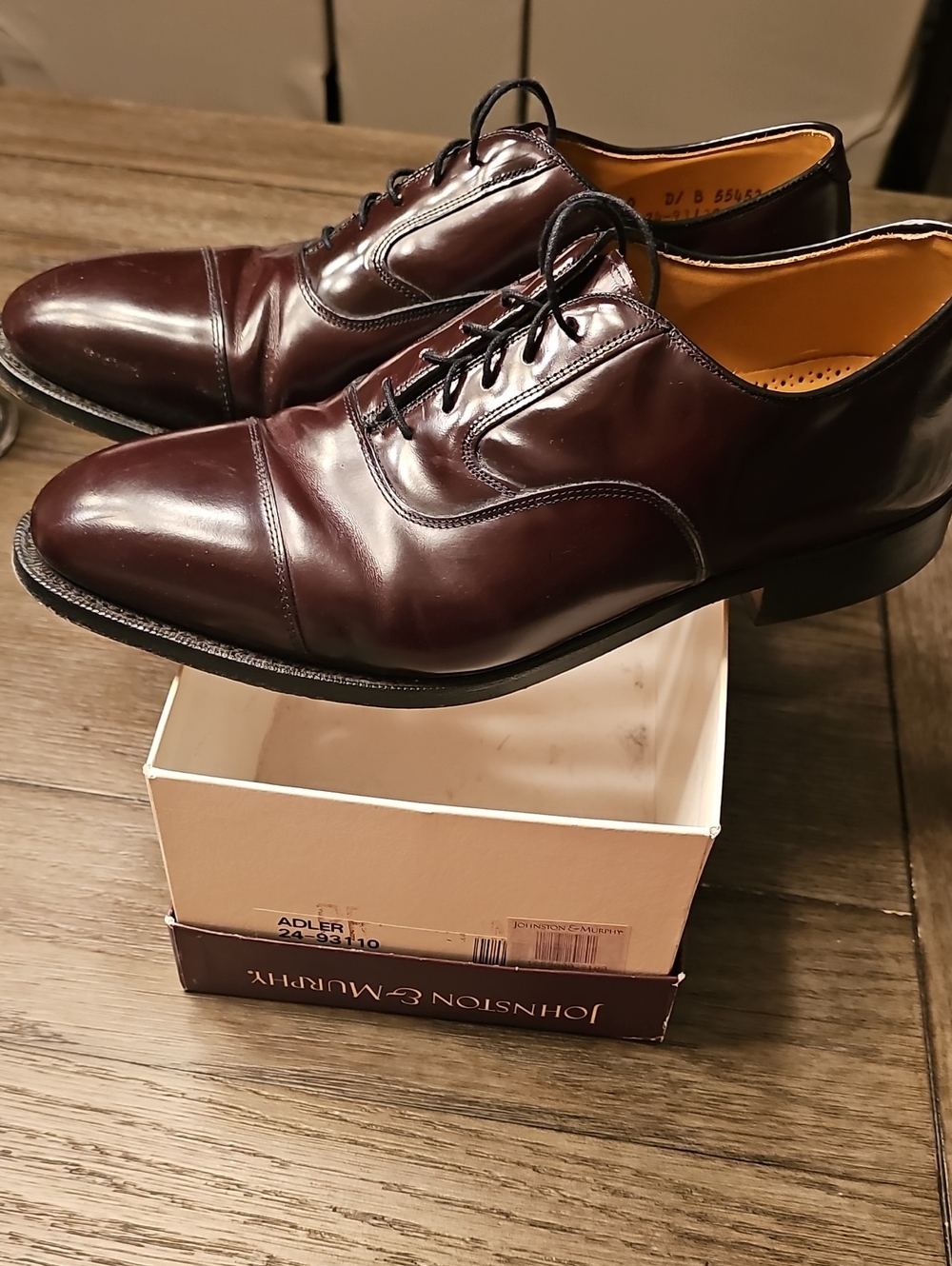 Johnston & Murphy Men's Burgundy Leather Cap-Toe Oxfords